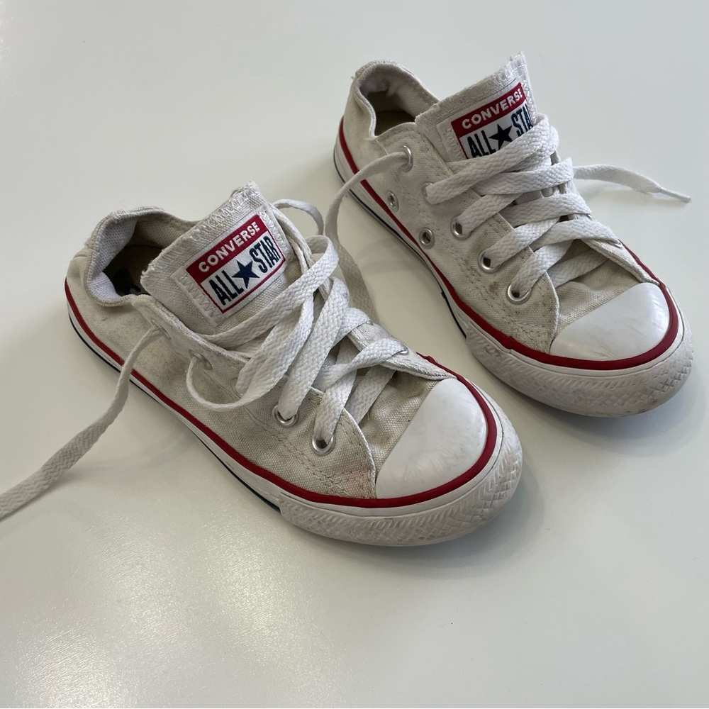 Converse Kids Chuck Taylor White Canvas Low Top All Star Sneakers, size 11